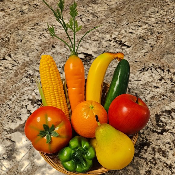 BRAND NEW SET OF 10 PLASTIC FRUITS AND VEGETABLES IN ROUND, WOVEN WICKER BASKET - Picture 4 of 13
